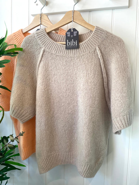Raglan sleeve jumper