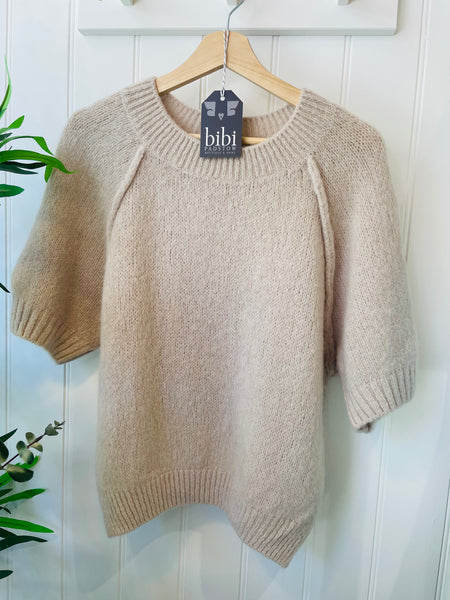 Raglan sleeve jumper