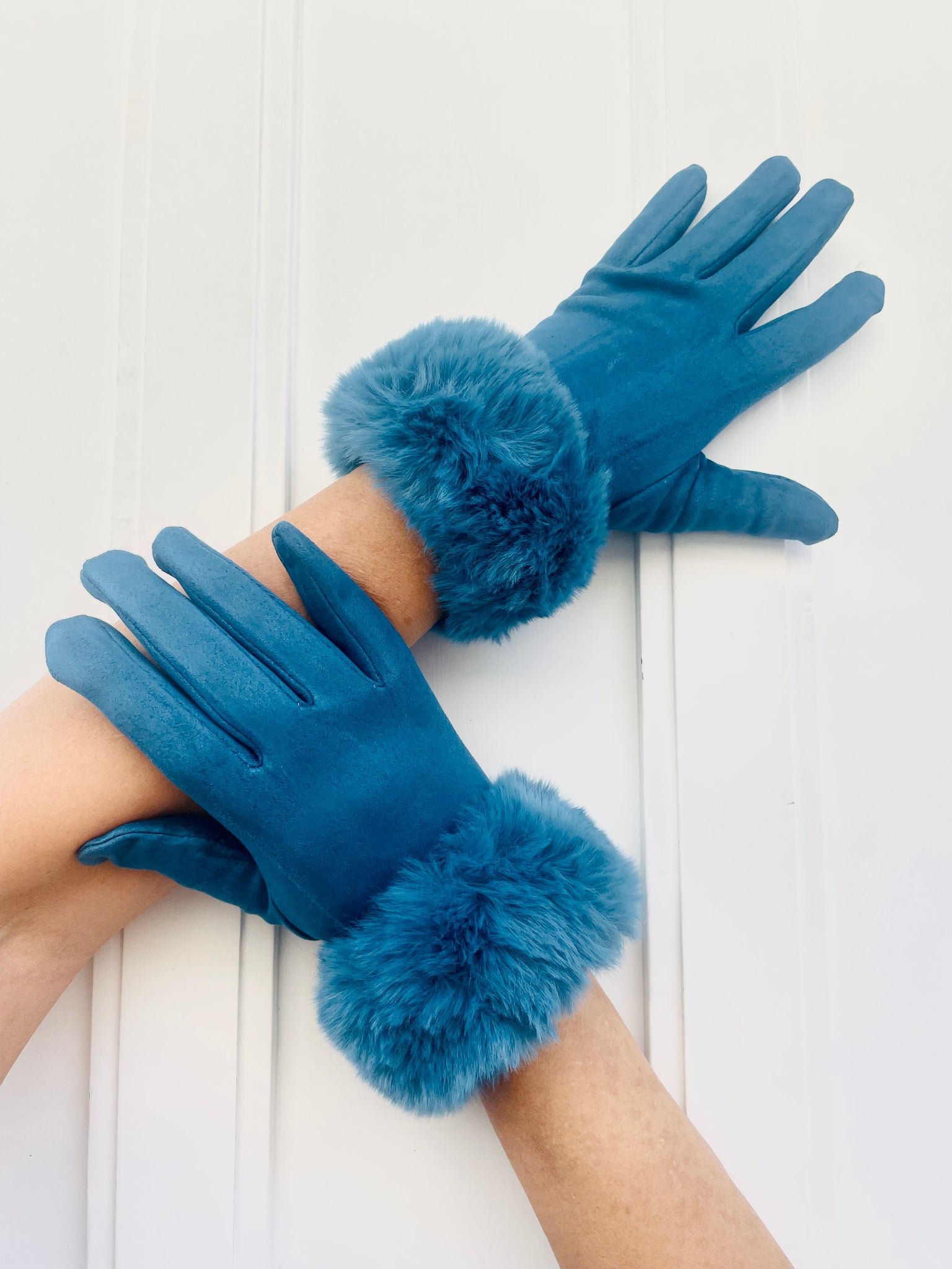 Deep turquoise faux fur trim gloves