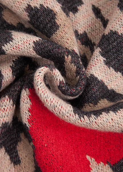 Heart detail knit scarf