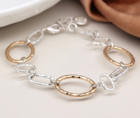 Silver plated hammered links bracelet.