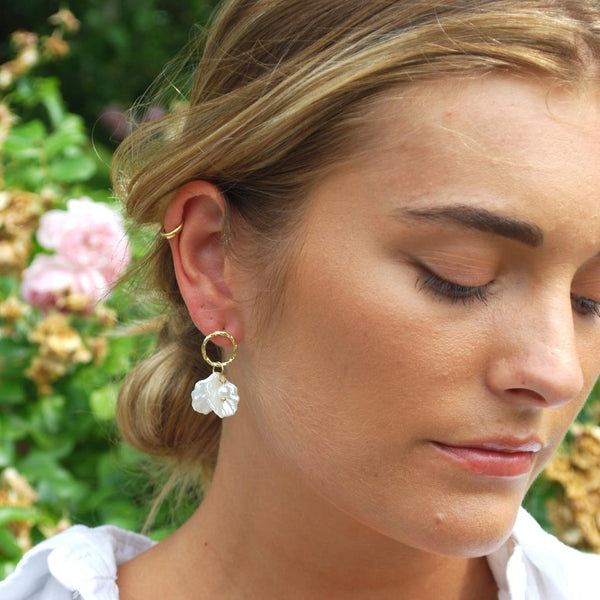 Shell and pearl drop earring