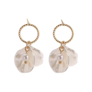 Shell and pearl drop earring
